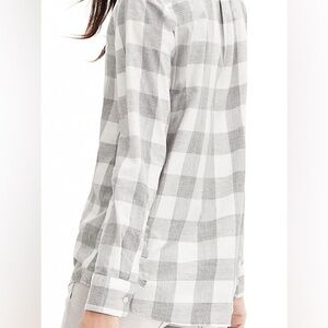 Banana Republic Grey and White Plaid Long Sleeve Button Down Top